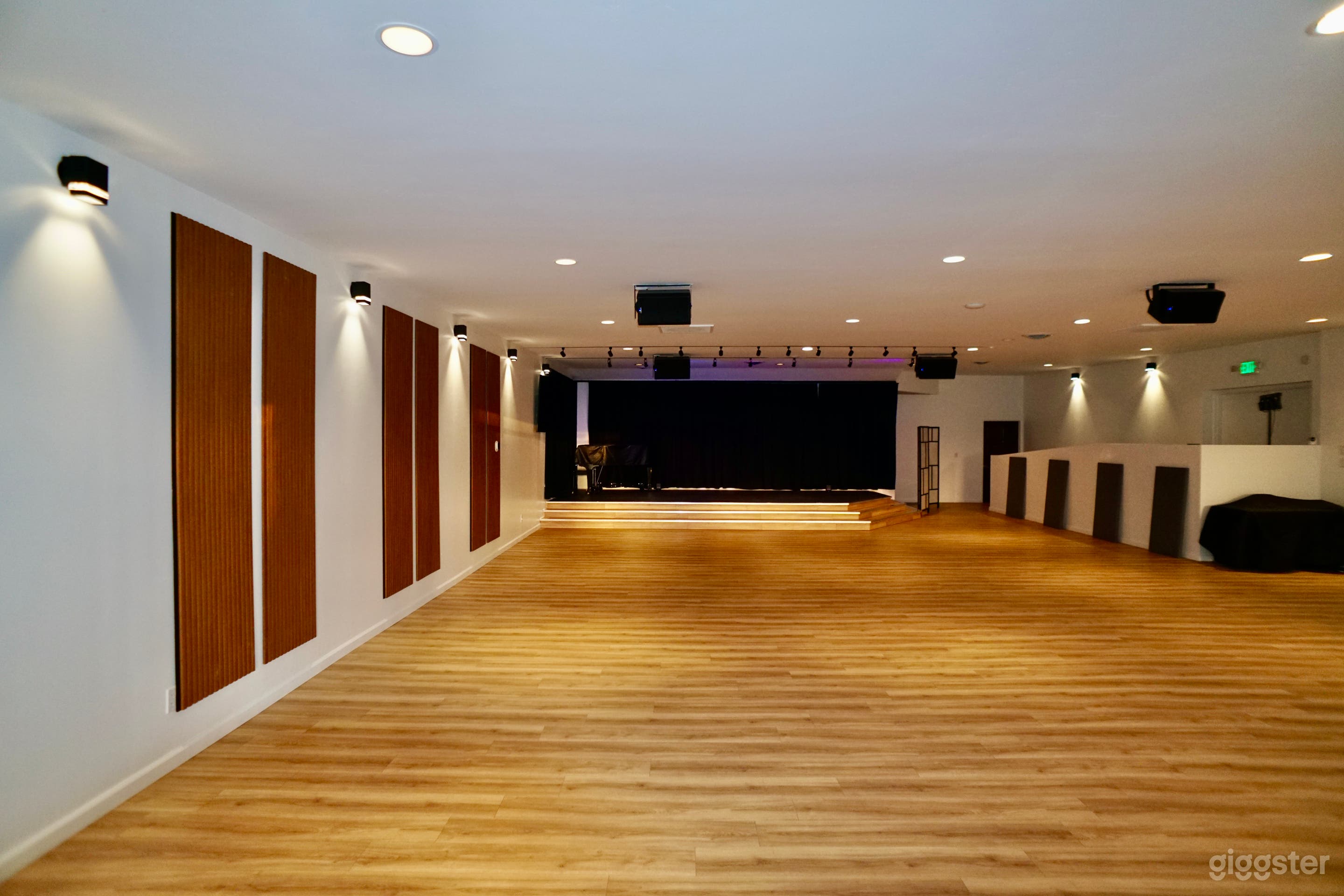 Modern &amp; Versatile Venue in Central San Diego Photo 2