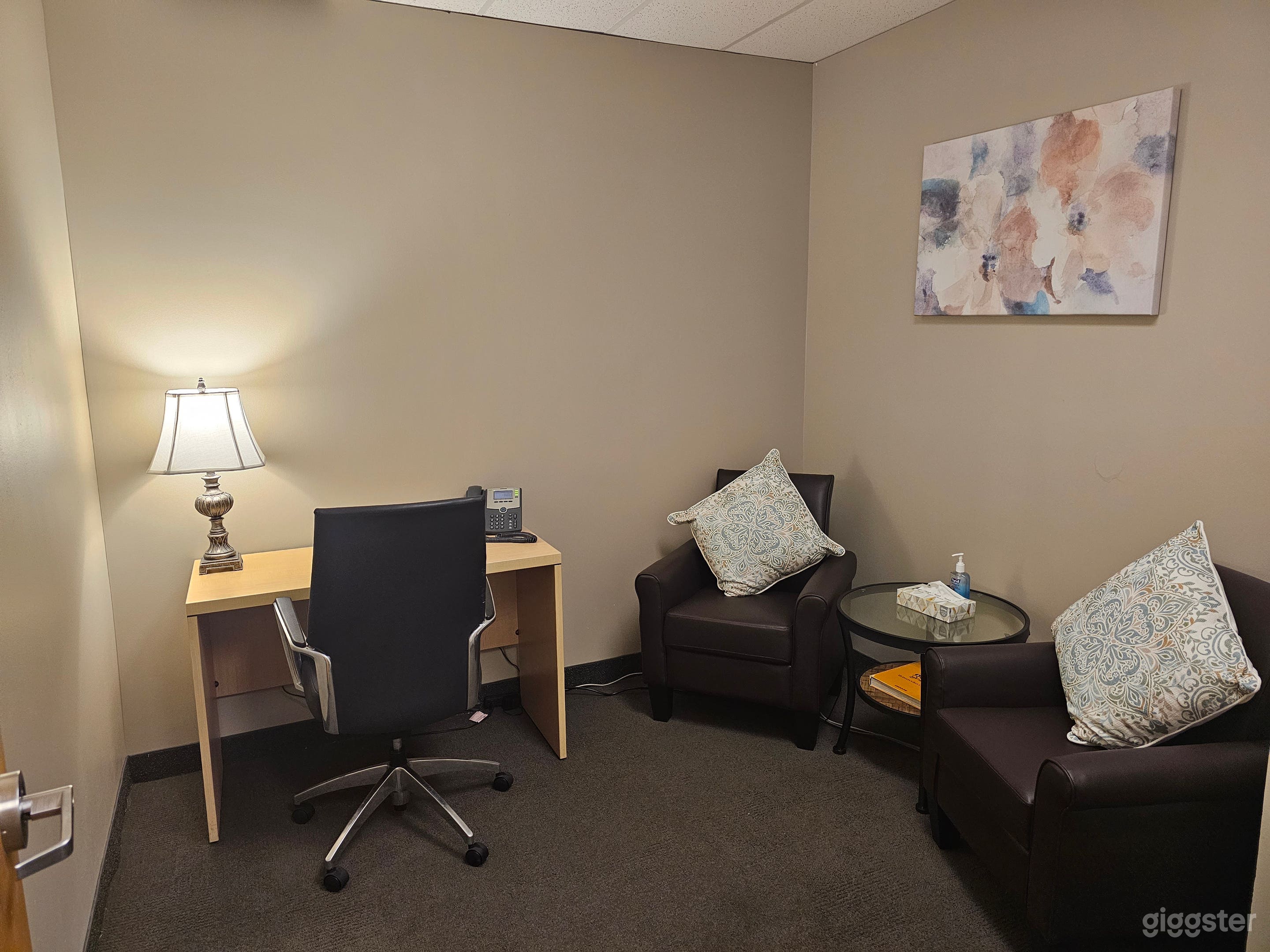 Comfy Office for Counseling sessions Photo 1