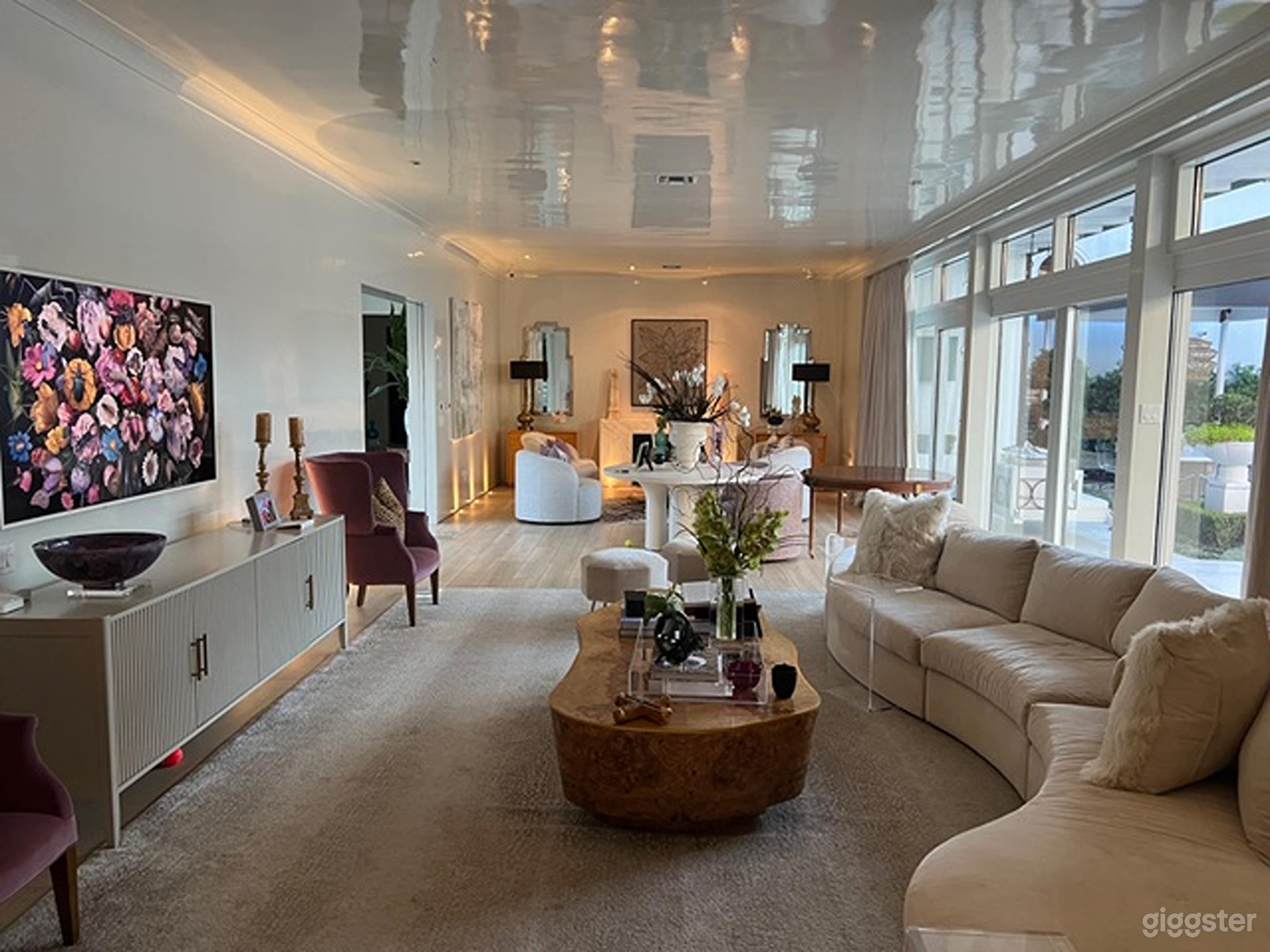 Spacious House with 8,400 Sq Ft Floor Space on a 0.60 Acre Lot Photo 1