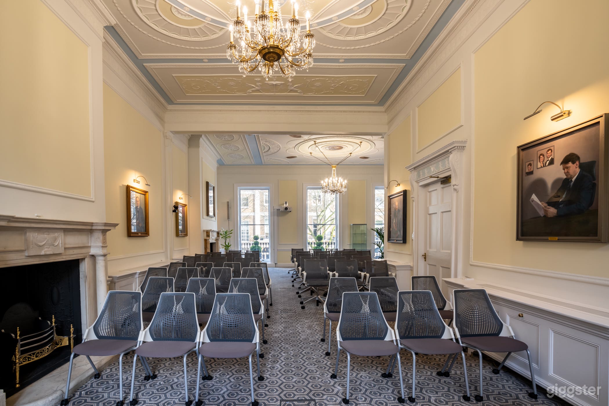 Flexible period rooms with original features Photo 1