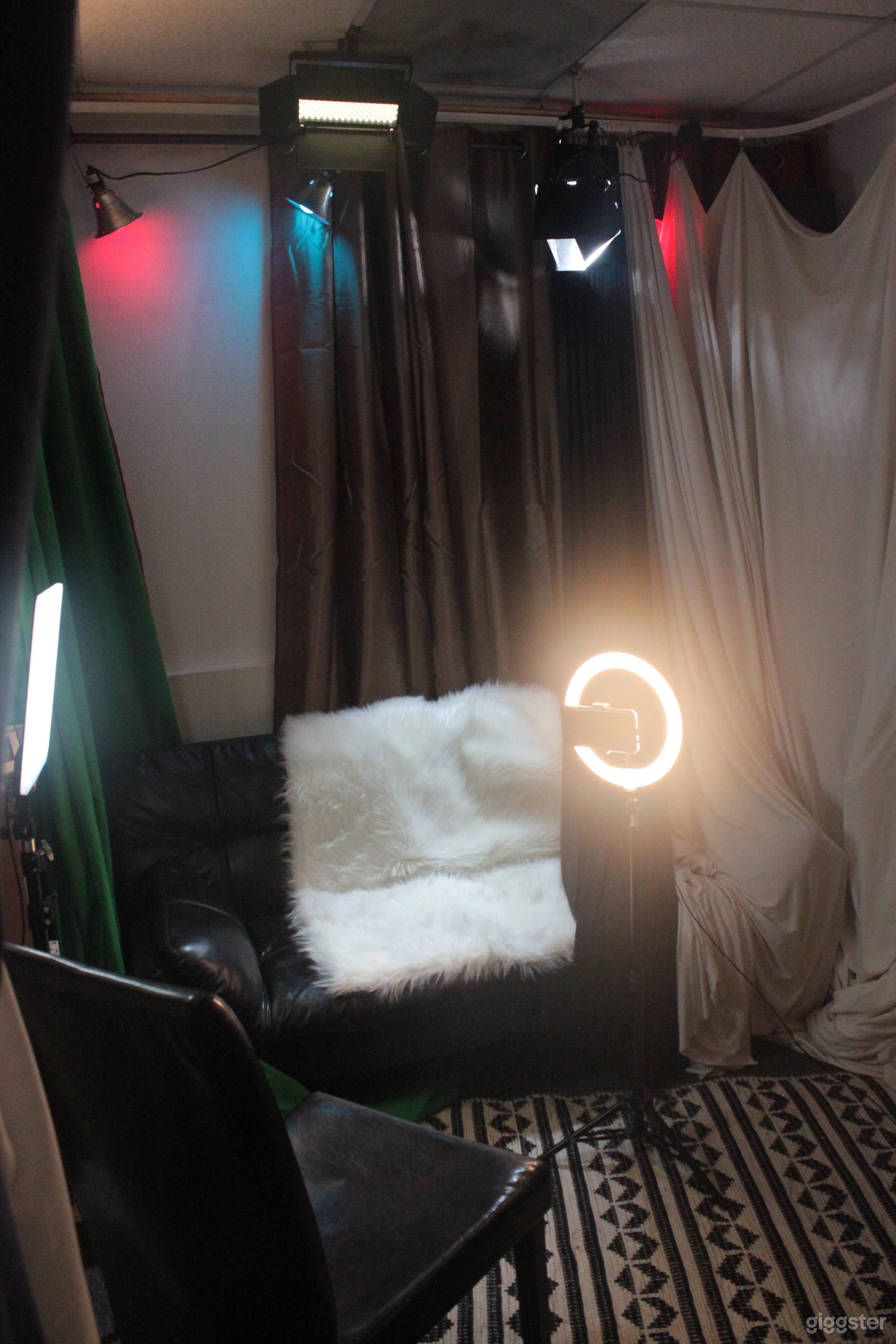 An example solo presenter set-up.