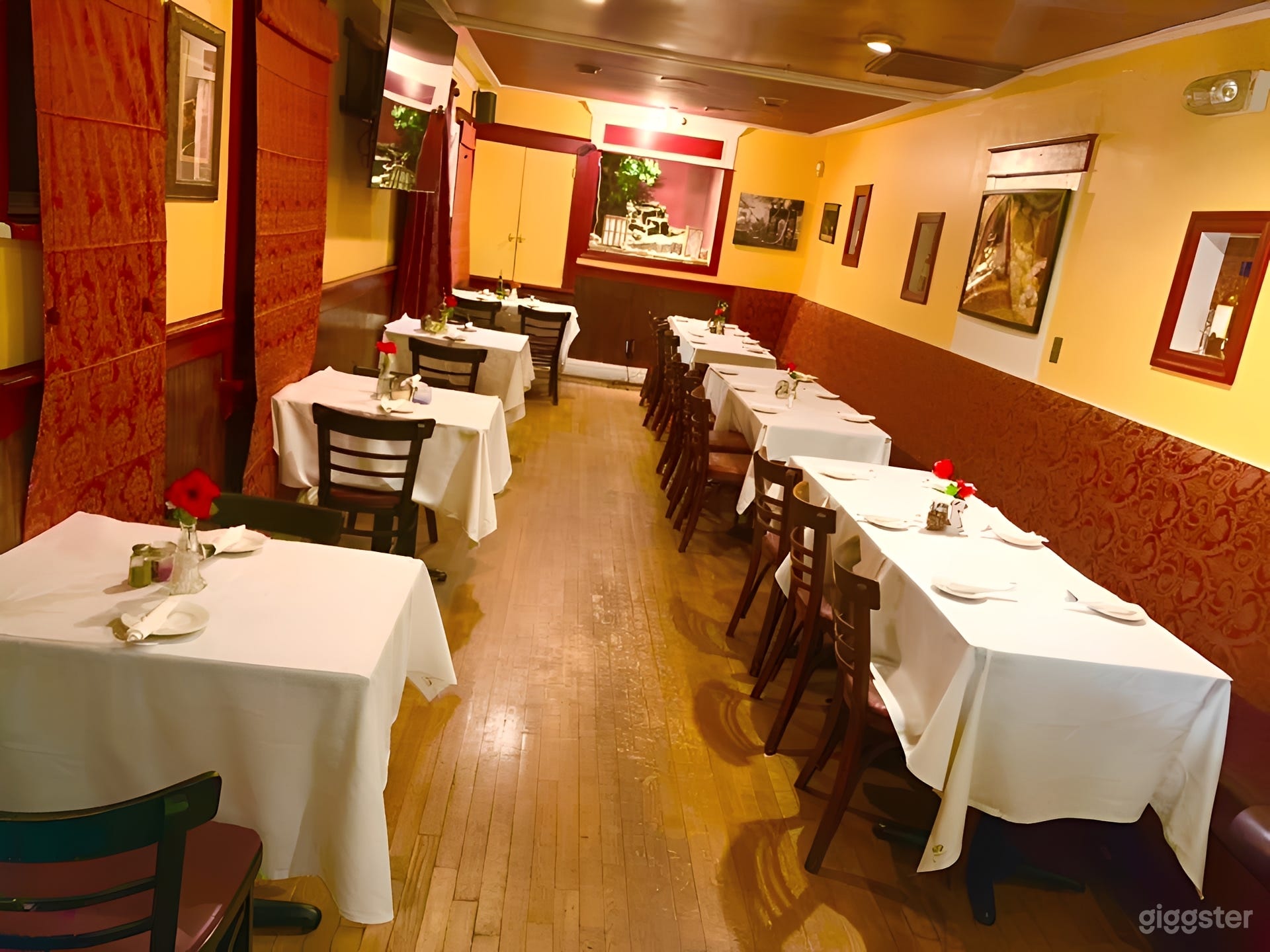 Classic Italian Restaurant in Prime Location - Private Room Photo 3
