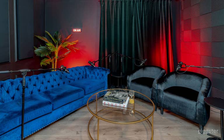  Full view podcast set. 4 mic setup. Red accents lights are changeable to your liking.  