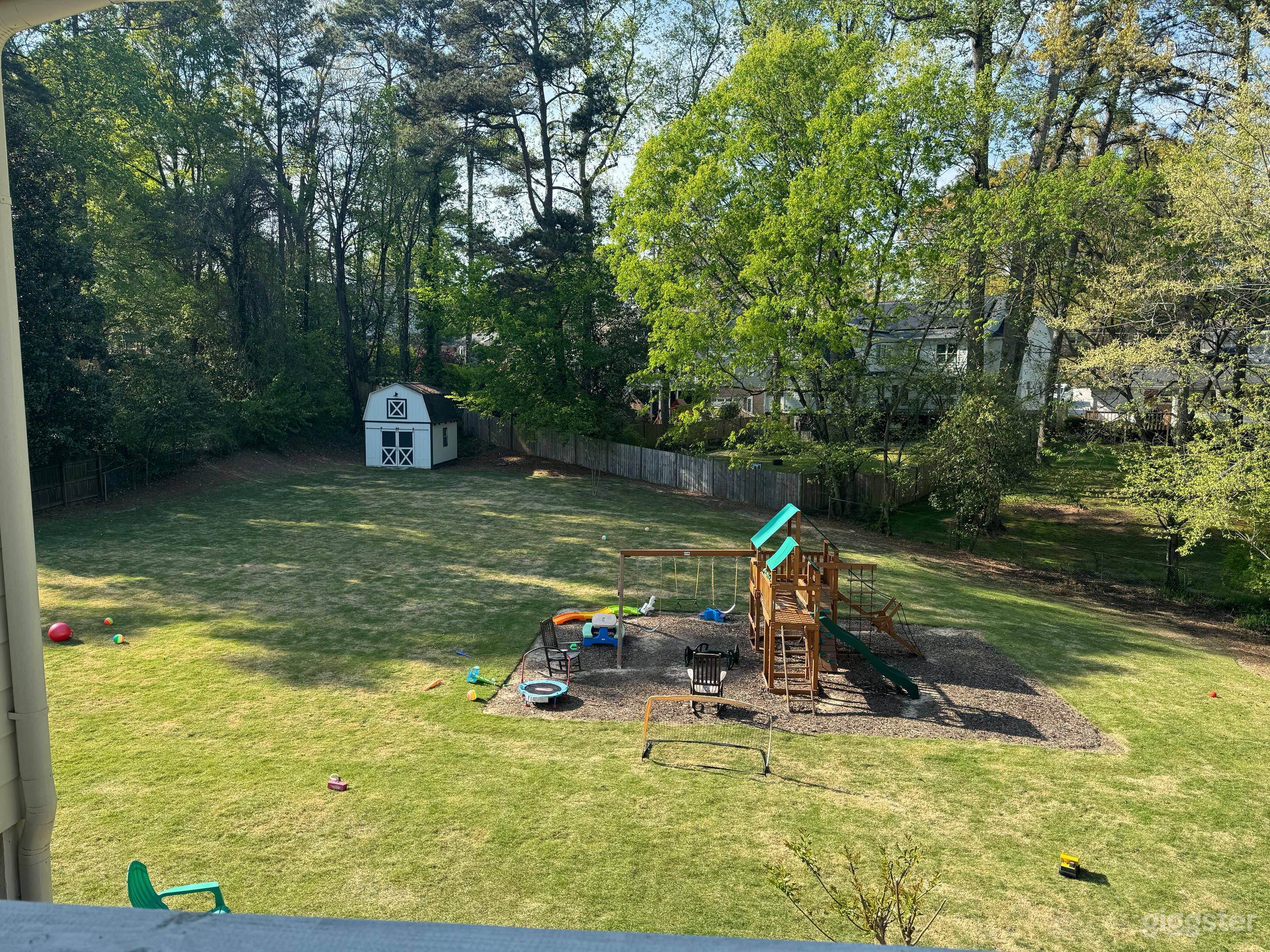 New Classic Modern Resident with Large Yard Photo 3