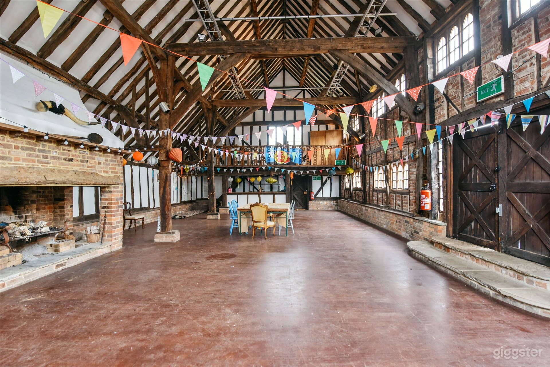 Large 17th century barn - beautifully restored Photo 2