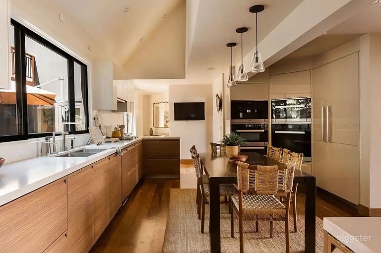  6,500 Sq Ft+ LUXURY Modern Mansion w/ Pool & Canyon Views 