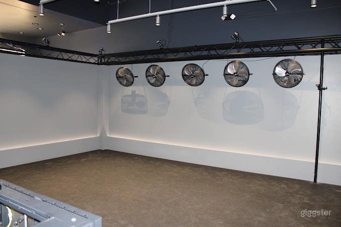 Modern &amp; Futuristic VR Space in Murray Photo 2