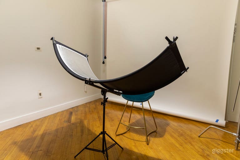  Beautiful natural light filled industrial loft 