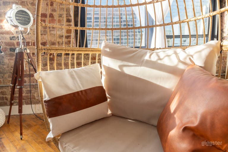  Beautiful natural light filled industrial loft 