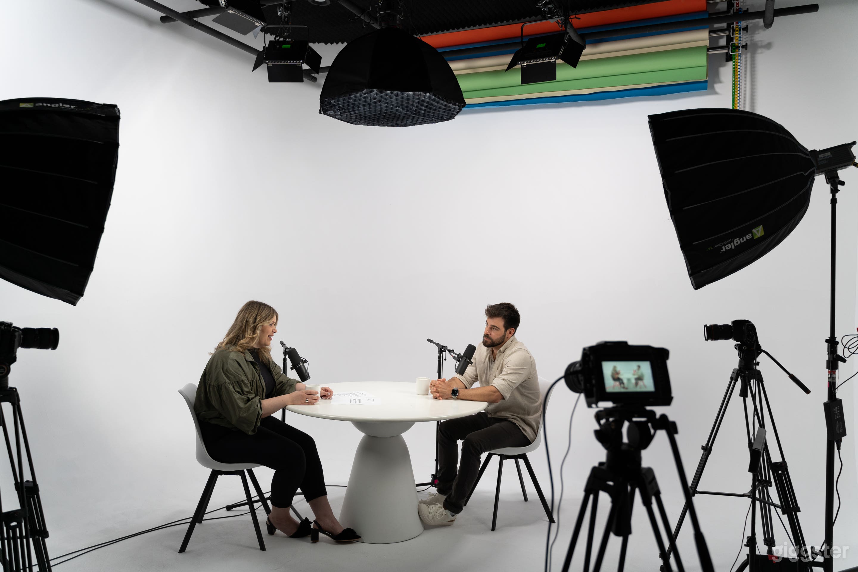 White 2-Wall Cyc Studio for Portraits, Content & Podcasts Photo 4