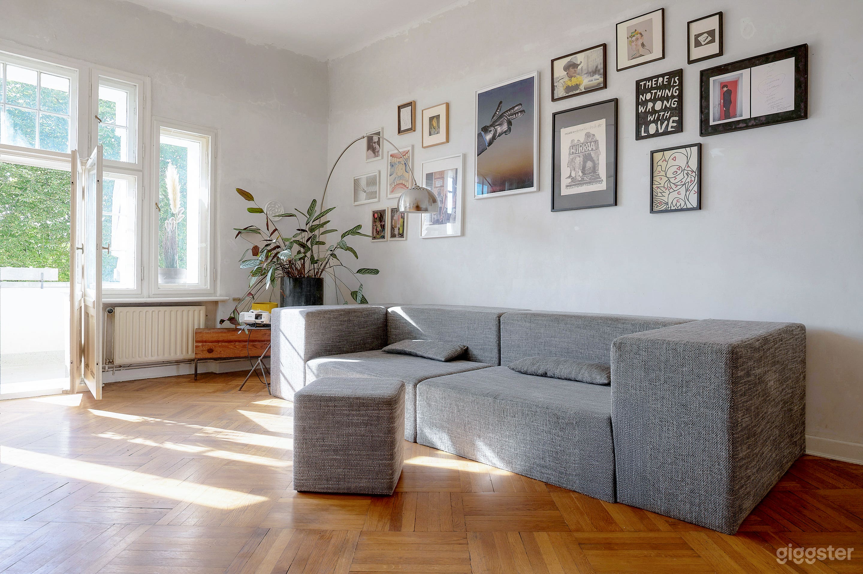 A Light-Filled Grand Berlin Space w/ Classic-Modern Details Foto 2