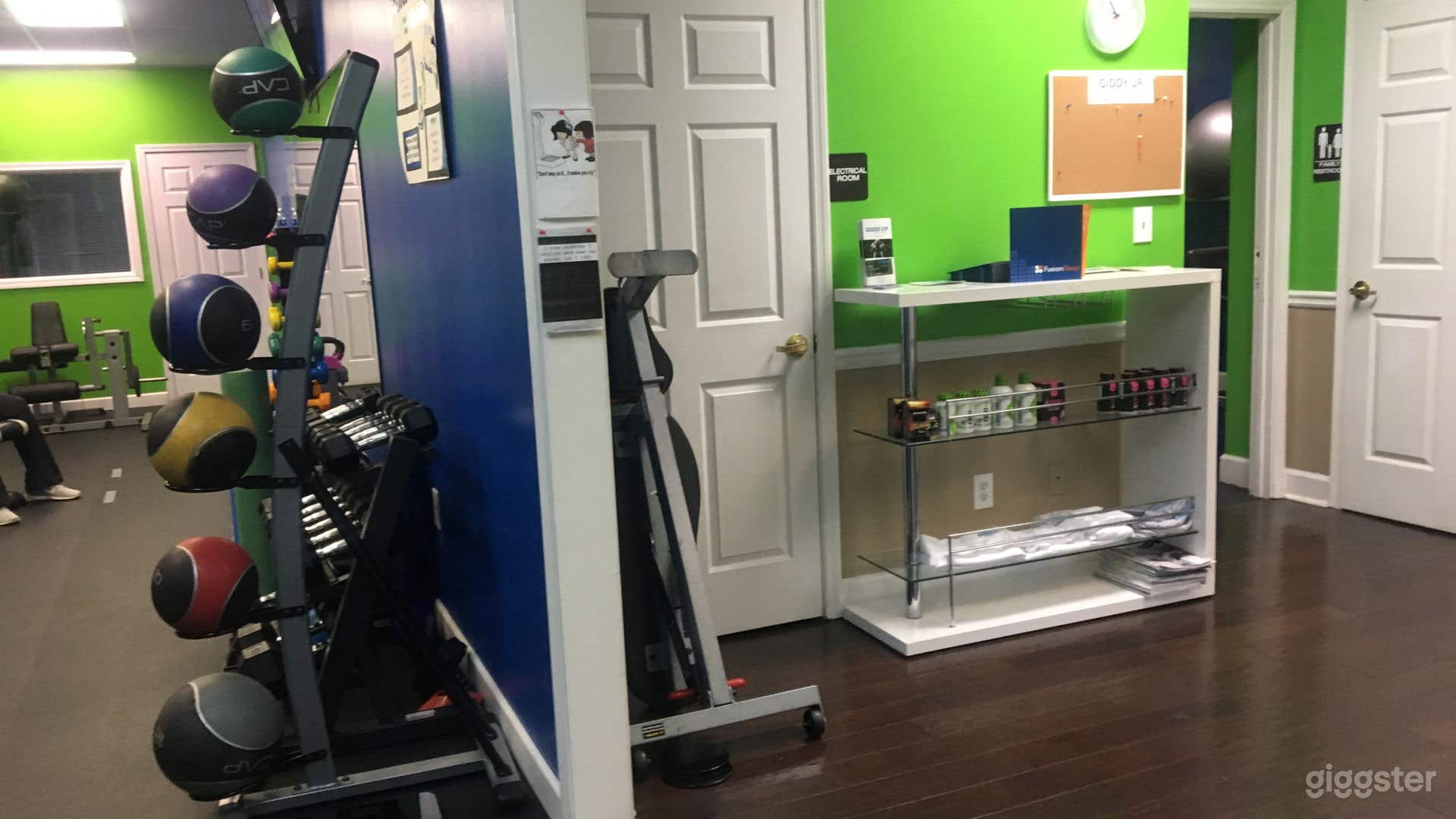 Prime Location Fitness/Office Space Available  Photo 4