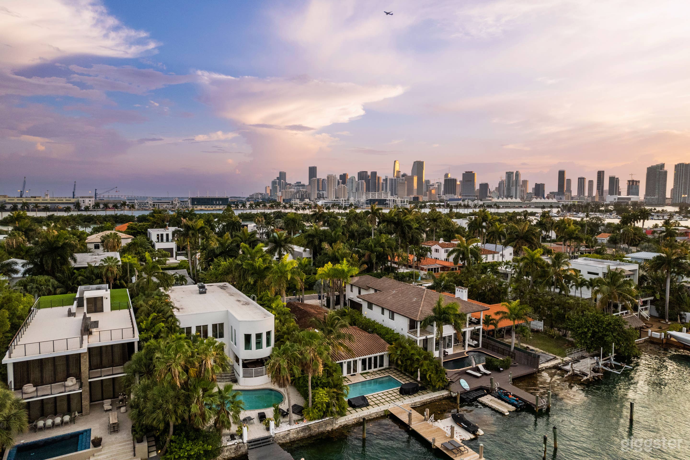  VILLA MIRA , PREMIER PRODUCTION AND EVENT  Photo 3