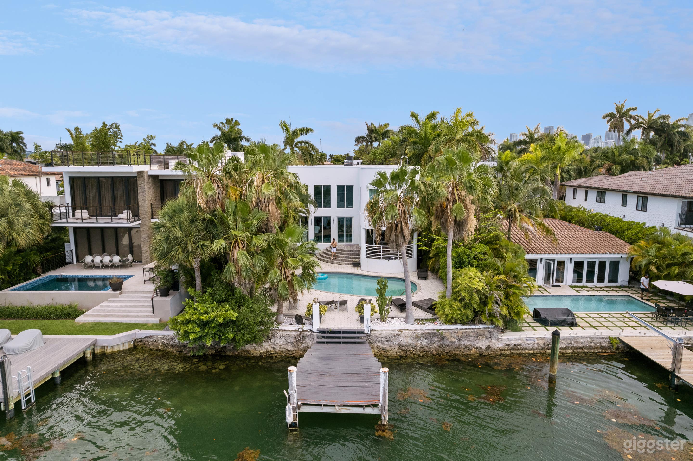  VILLA MIRA , PREMIER PRODUCTION AND EVENT  Photo 4