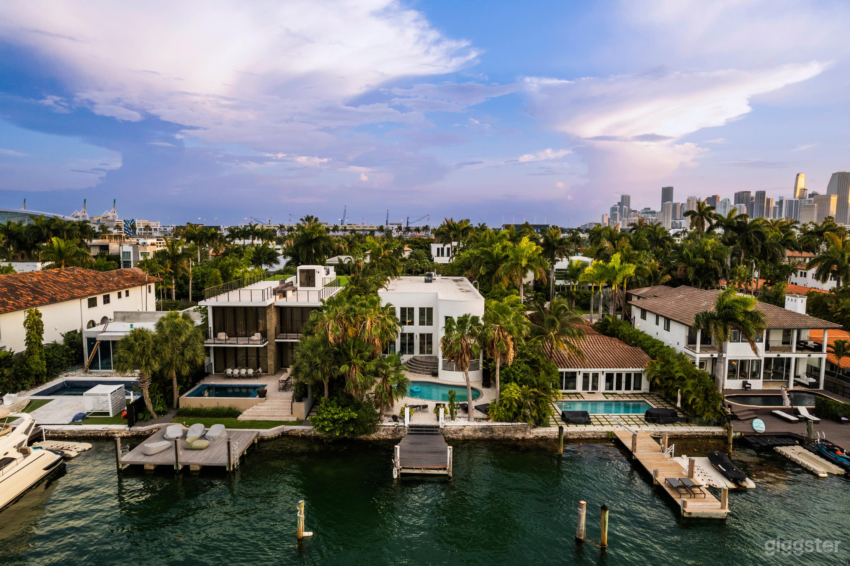  VILLA MIRA , PREMIER PRODUCTION AND EVENT  Photo 2