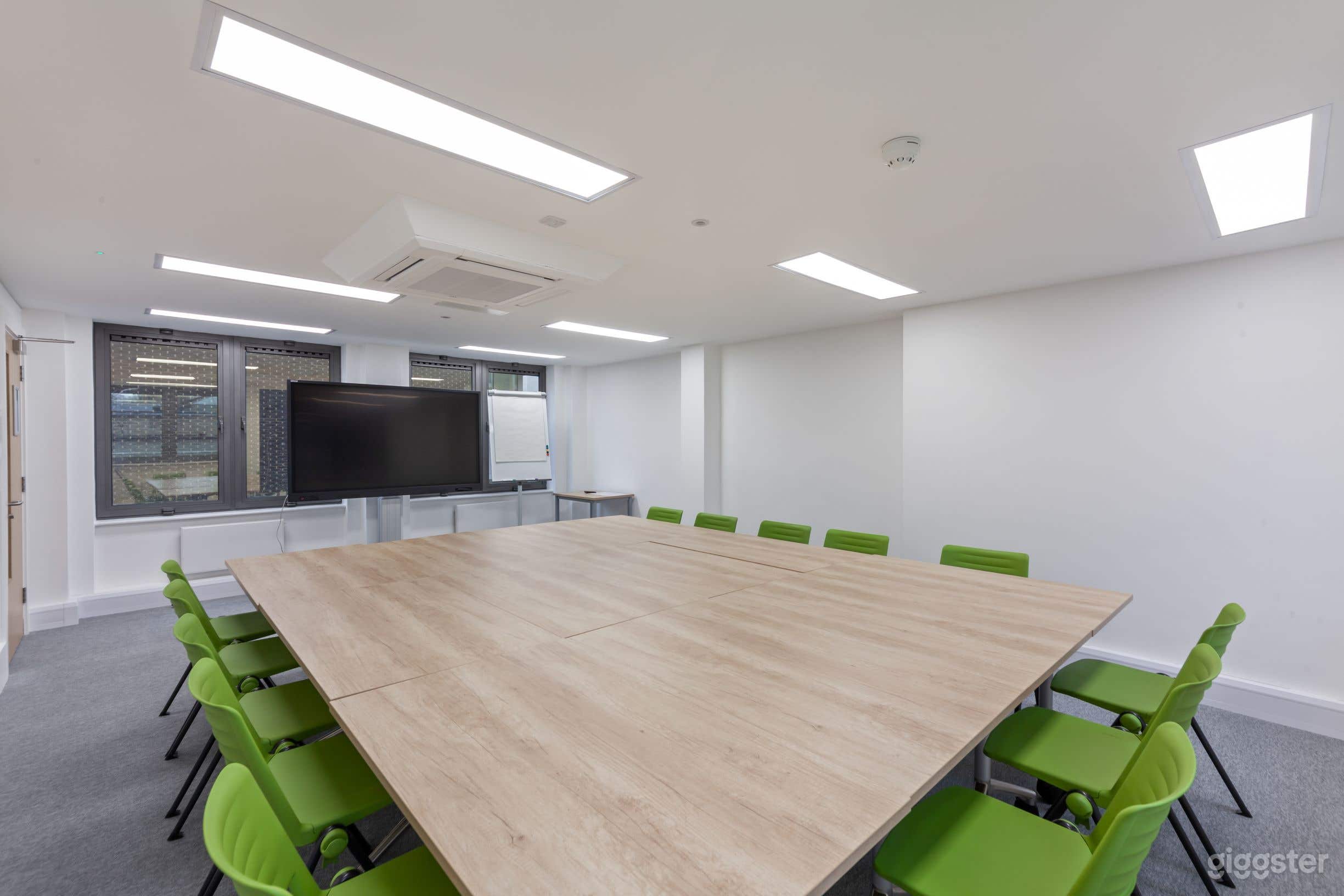 Charles West Room Photo 2