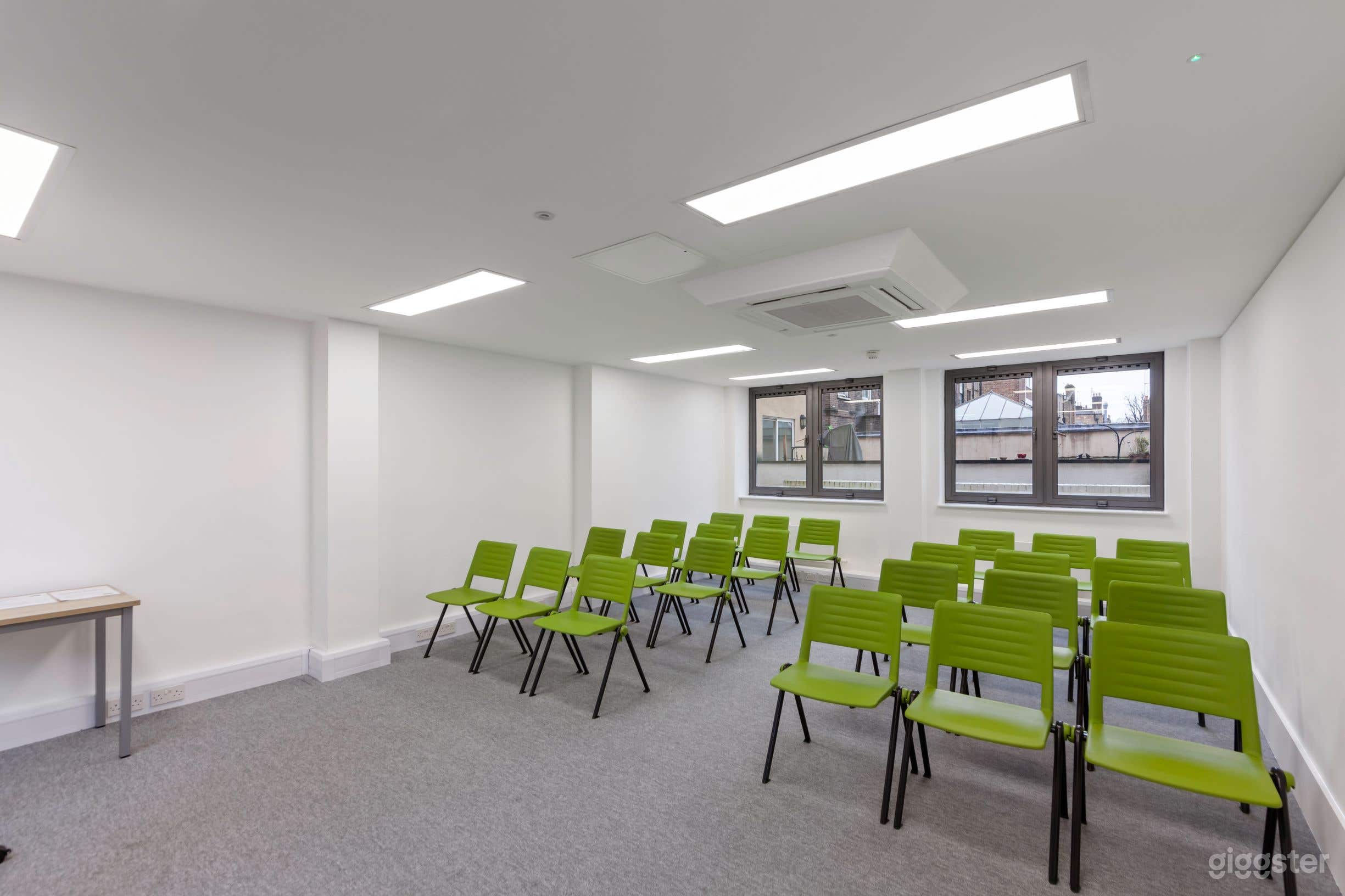 Charles West Room Photo 4