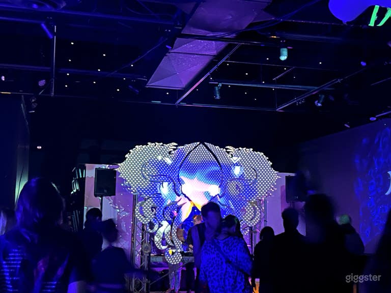  Stunning Venue with Cafe+Dancefloor 