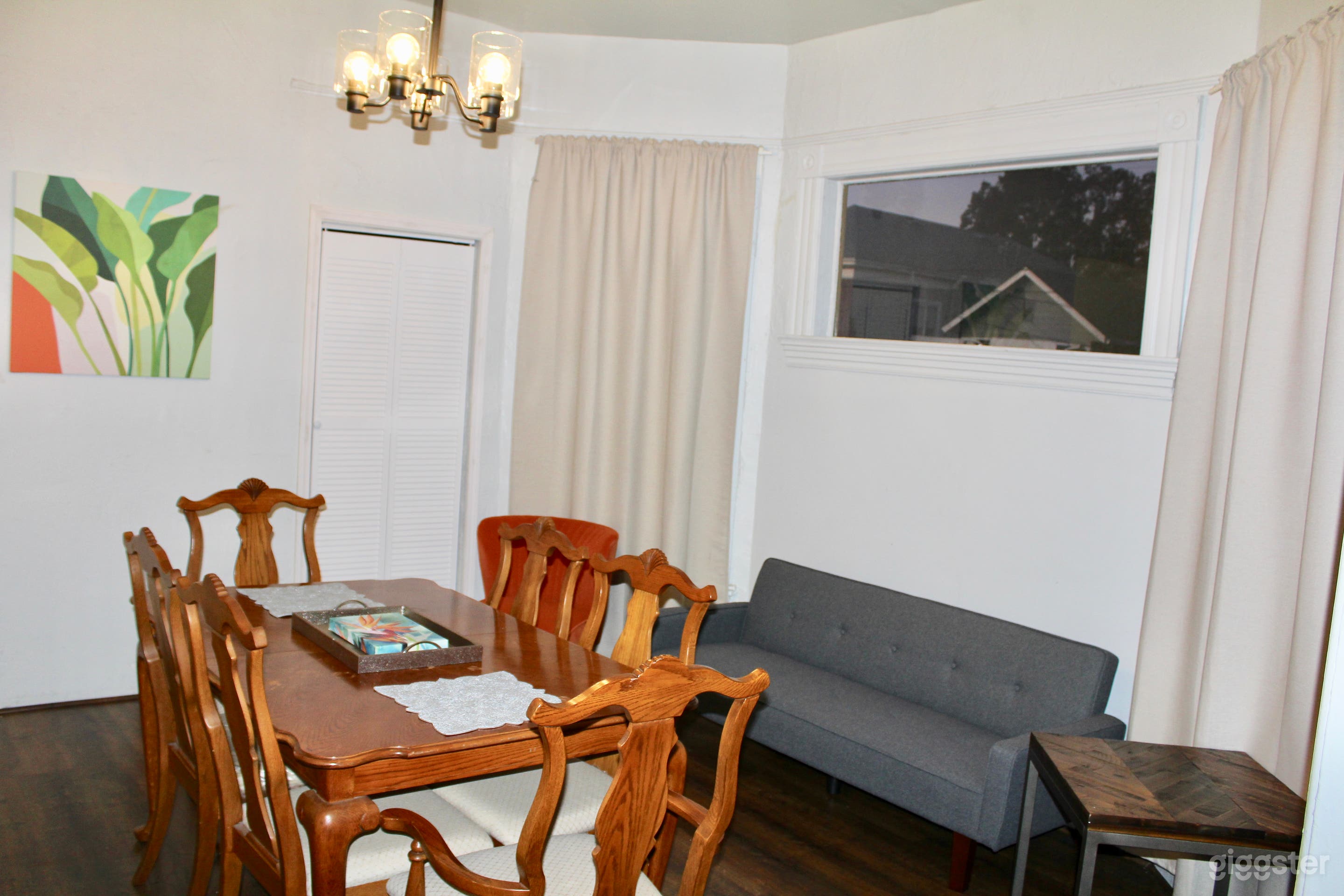 Furnished Victorian Duplex Photo 3