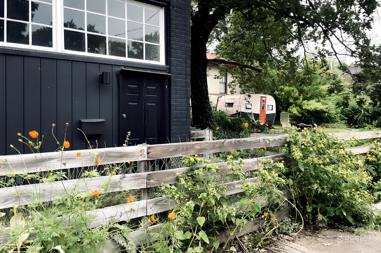  Old Grocery store turned Creative Art House  