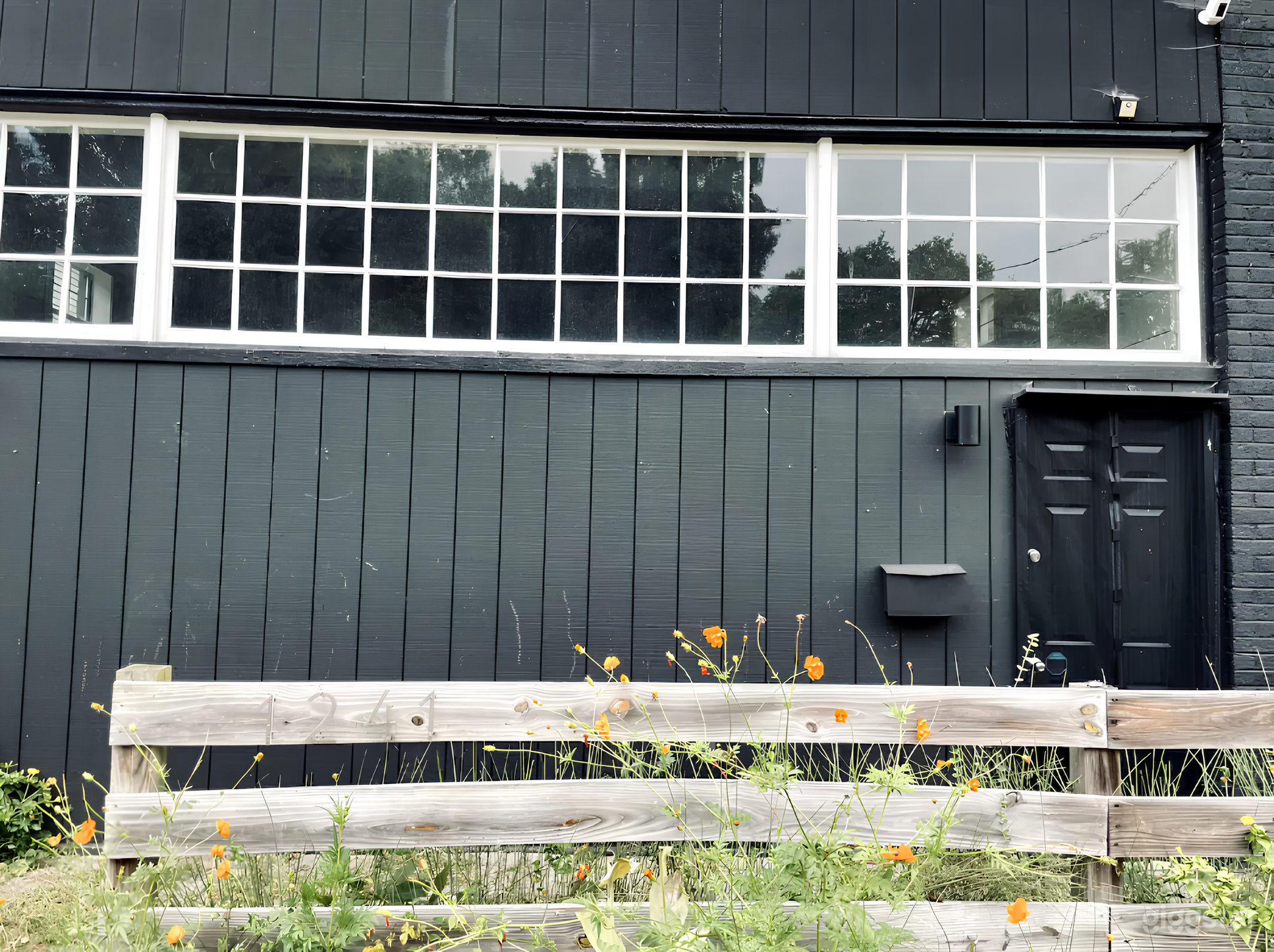 Old Grocery store turned Creative Art House  Photo 4