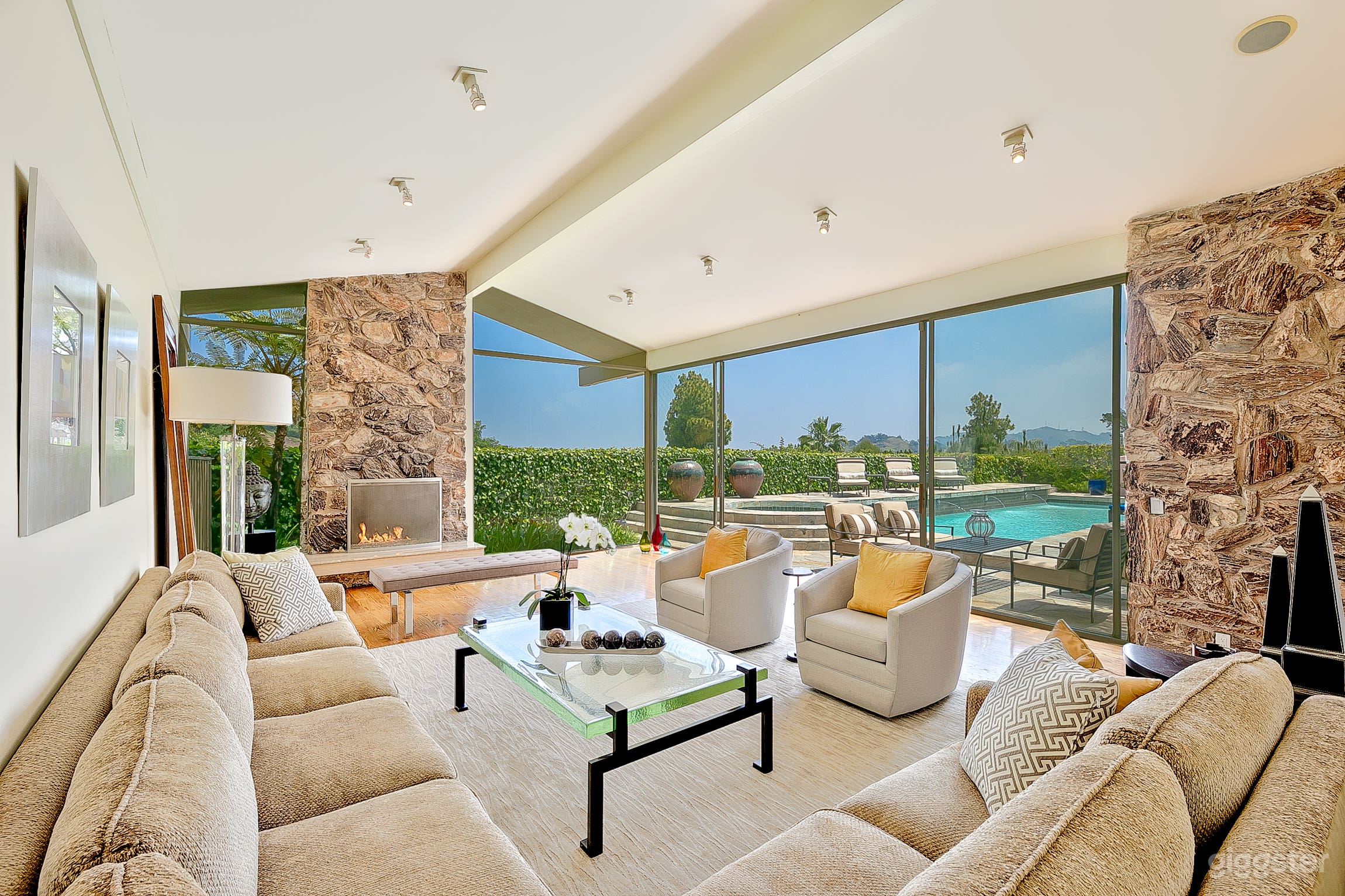 Architectural Mid-Century No.67 Photo 3