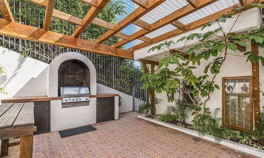 Mediterranean Hollywood Villa Photo 2