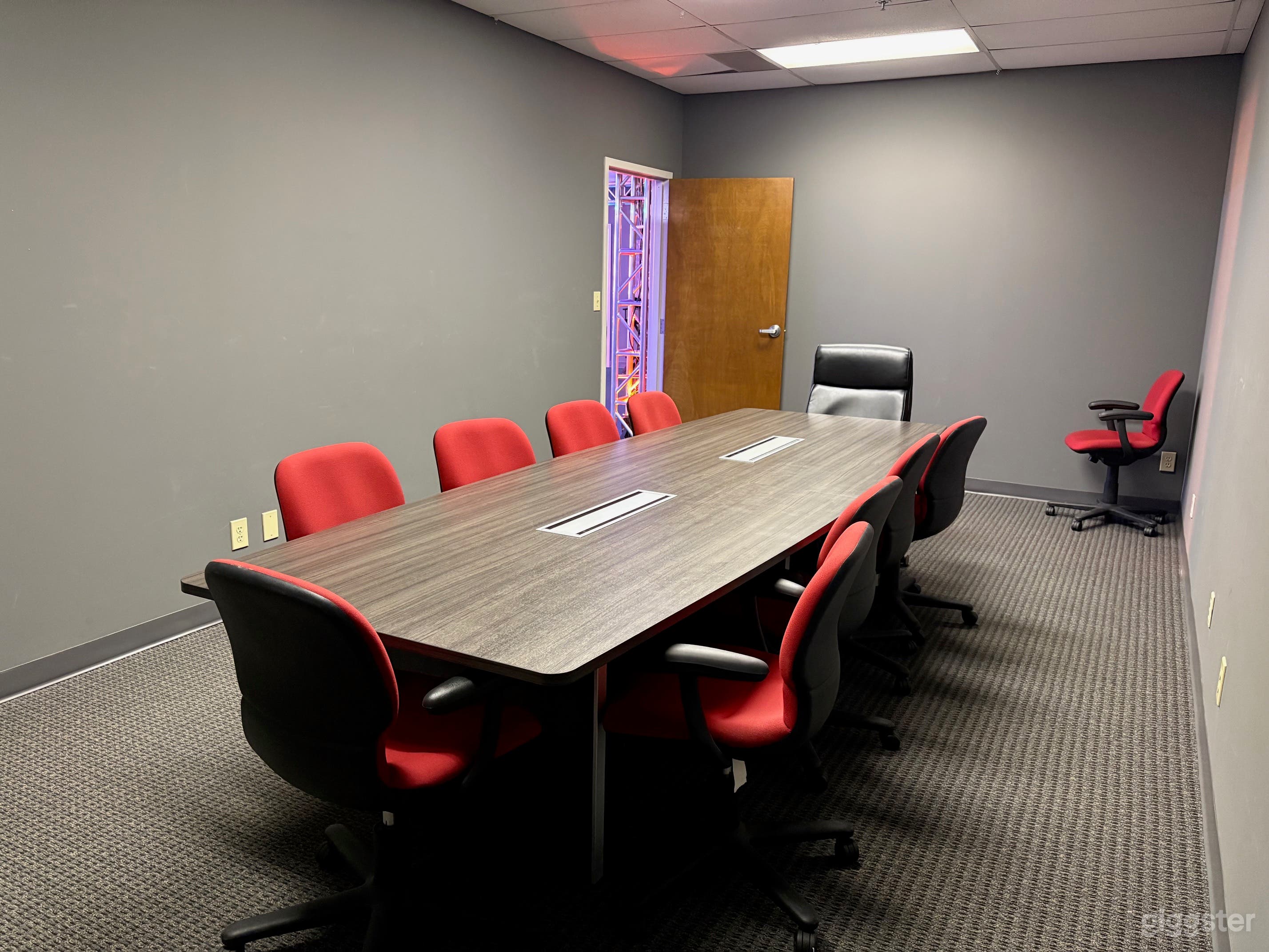Conference Room, Office, Meeting Space with Smart TV Photo 4