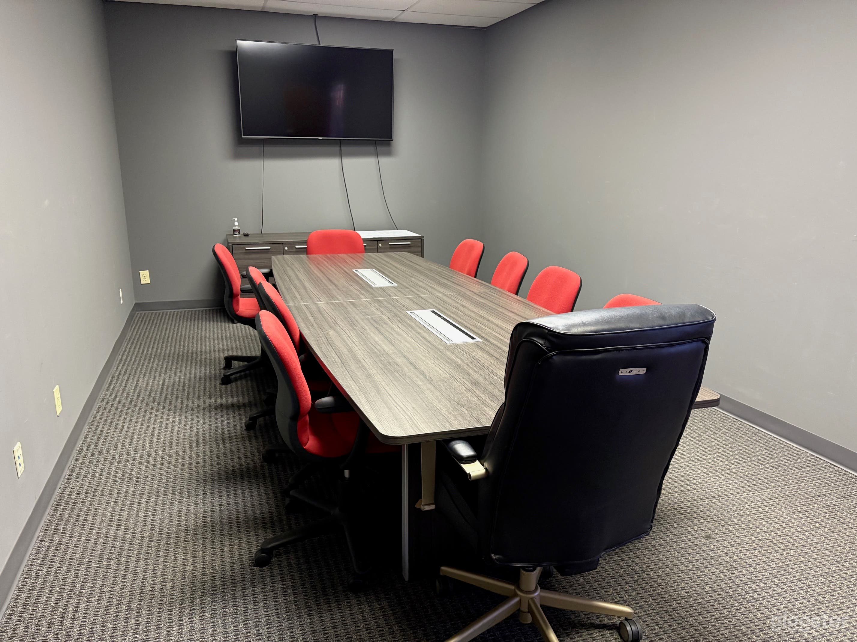 Conference Room, Office, Meeting Space with Smart TV Photo 2