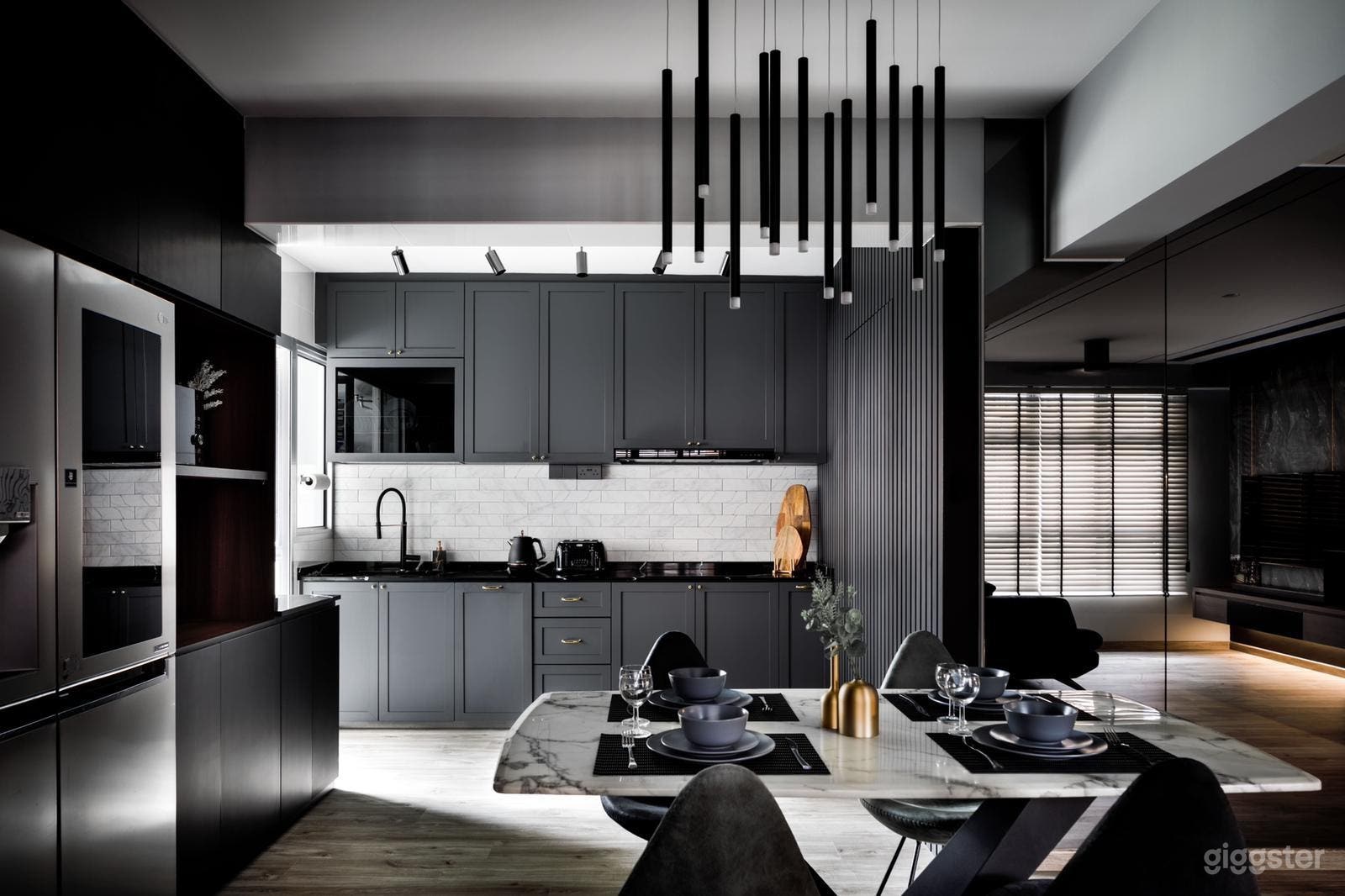Contemporary Modern Luxury 4rms Photo 2
