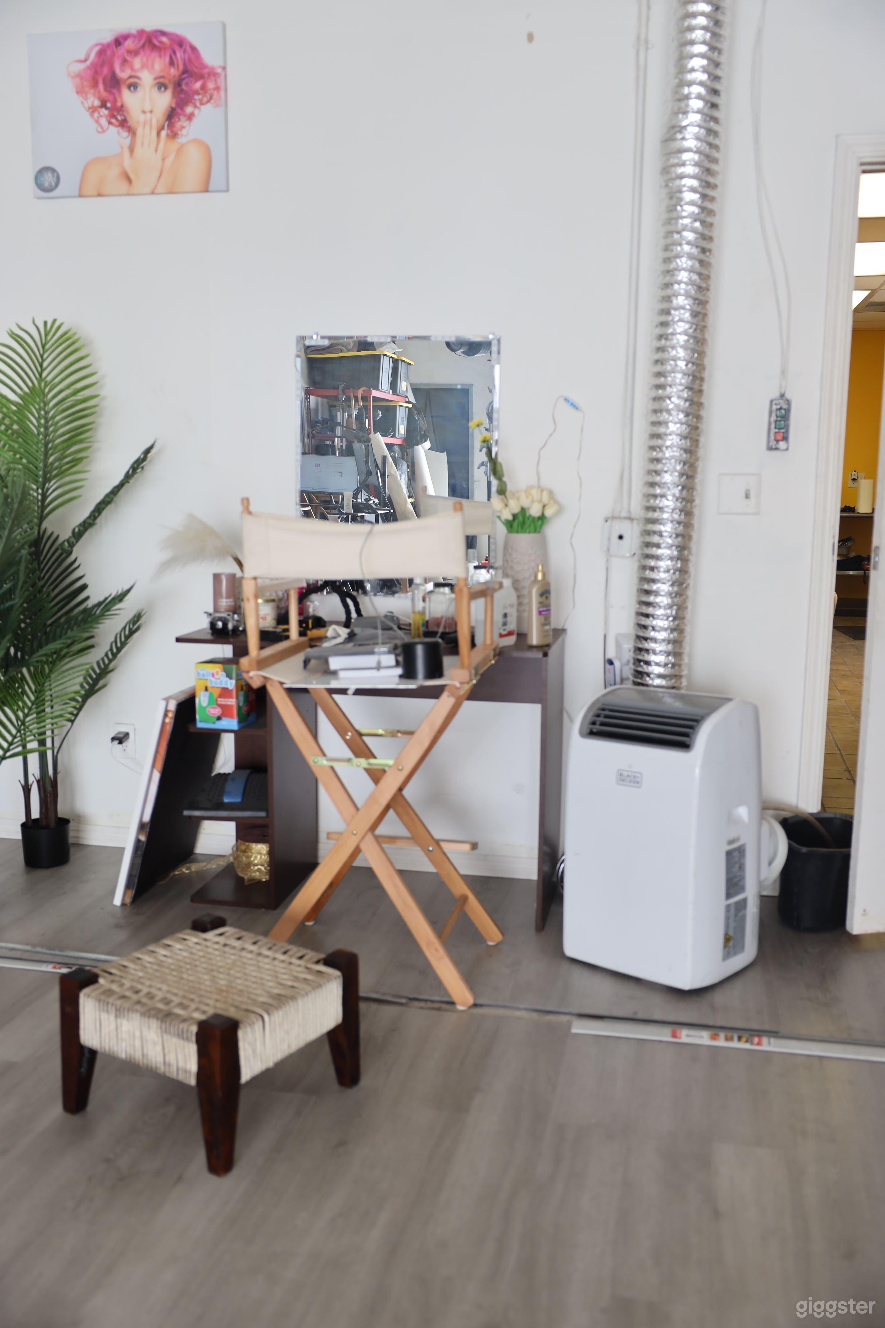 Vibrant Photography Studio Photo 4