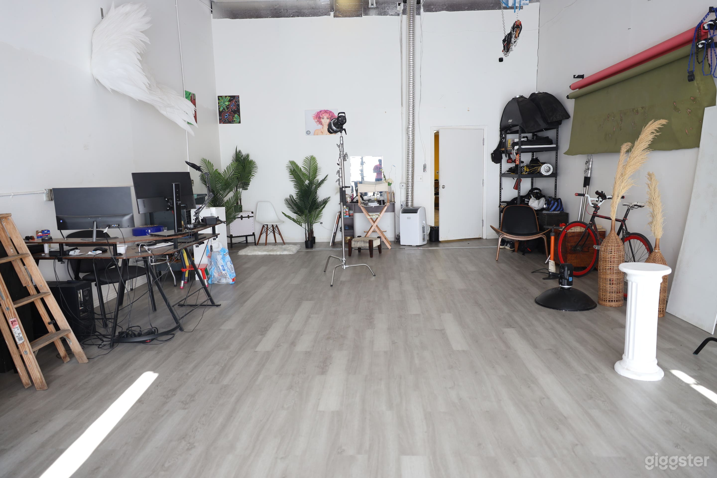 Vibrant Photography Studio Photo 1