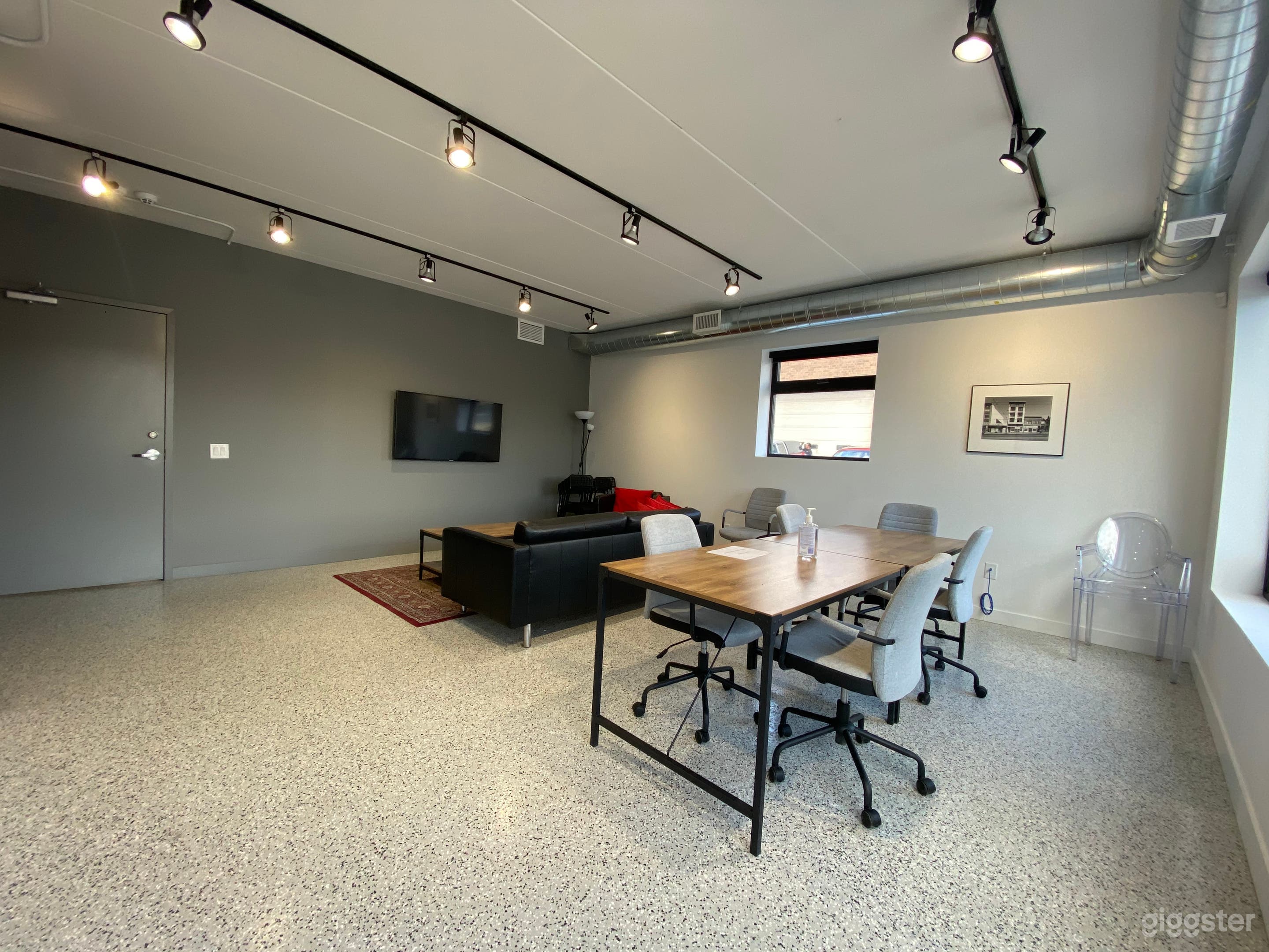 Junction Lounge Photo 2