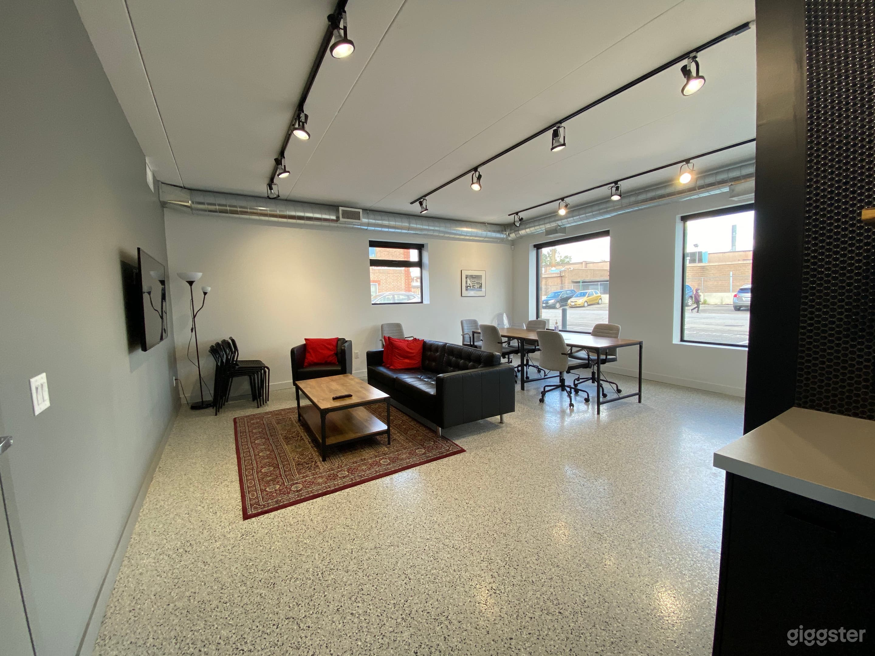 Junction Lounge Photo 1