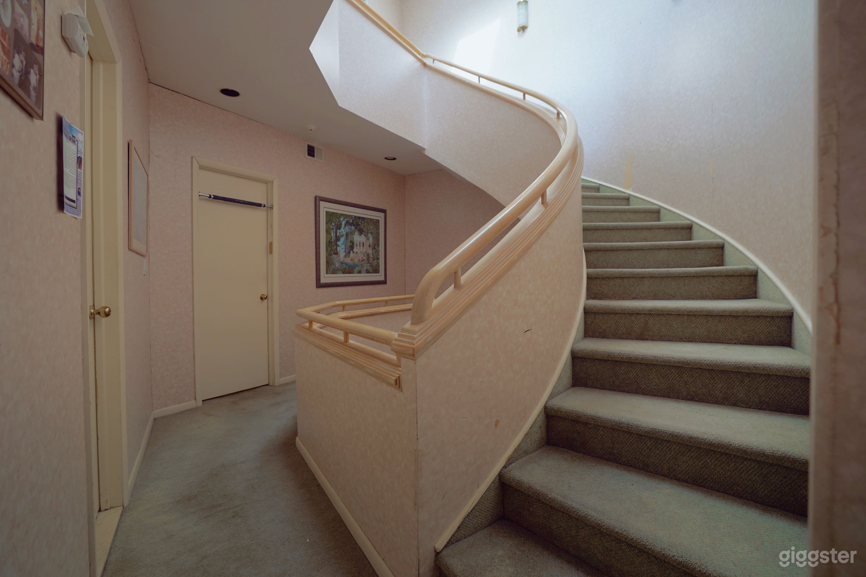 Retro 80's Pink Dreamy Brooklyn House Photo 3