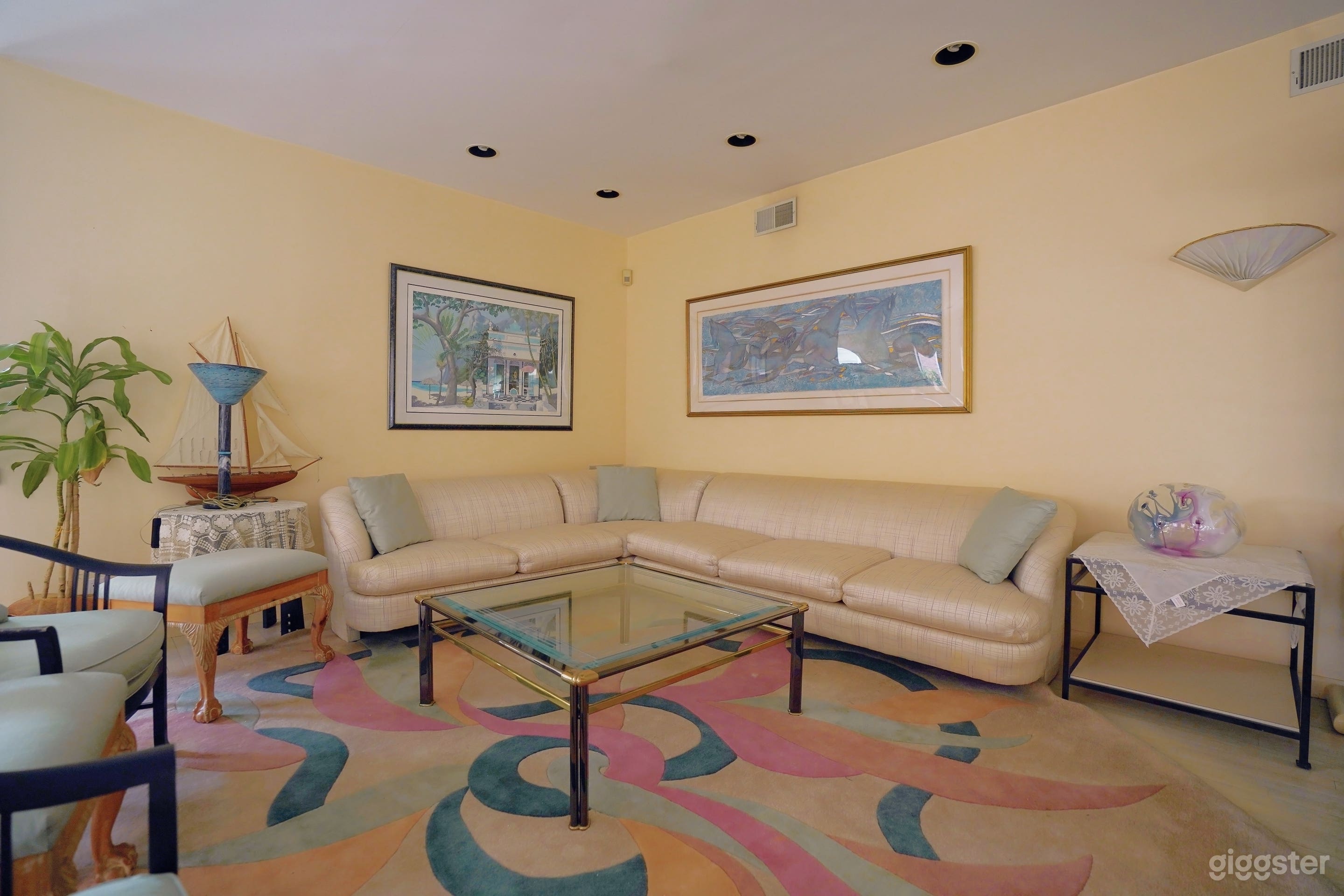 Retro 80's Pink Dreamy Brooklyn House Photo 2