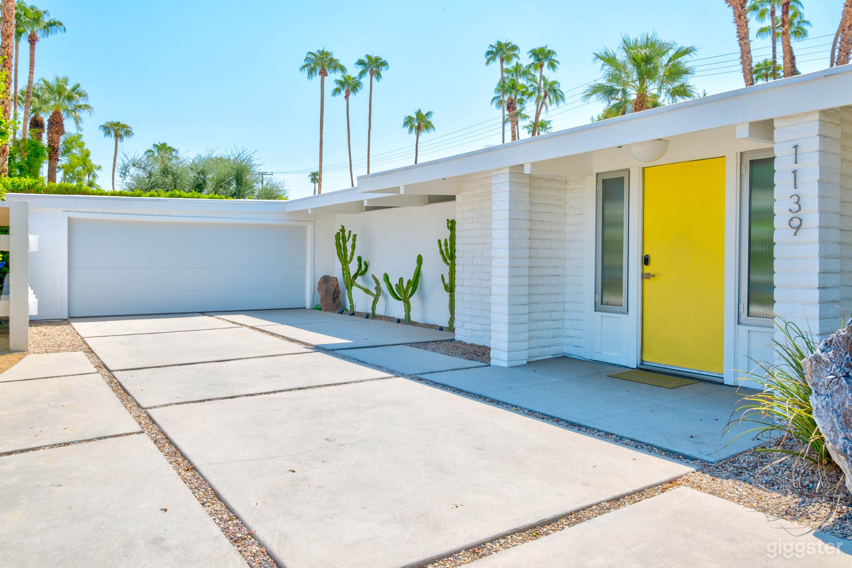 Stunning Midcentury Compound! Amazing Yard + Pool! Photo 3