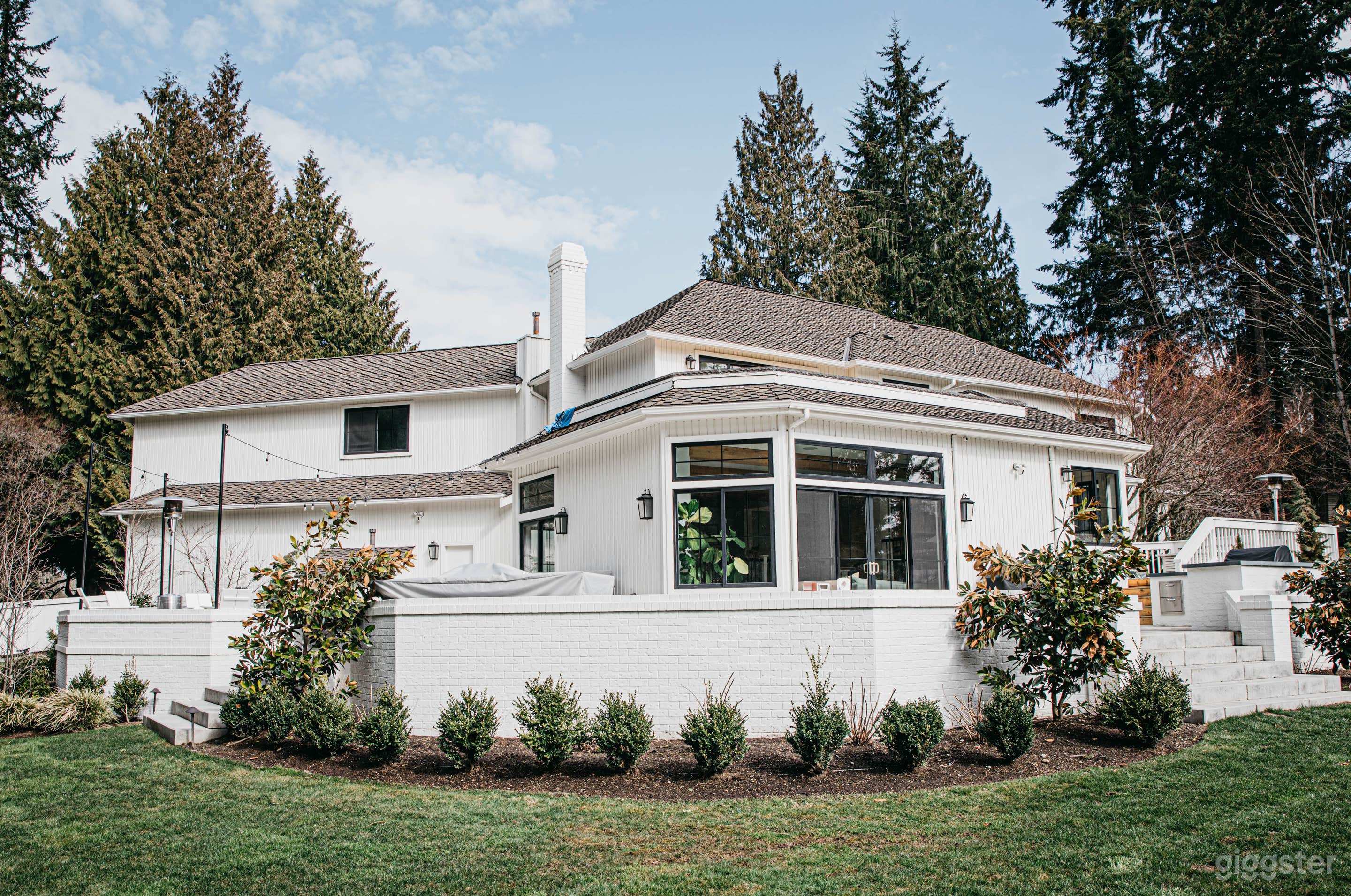 Chic family home- Hollywood Hill Photo 1