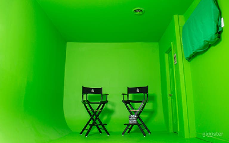  Atmospheric Green Screen room in College Park 
