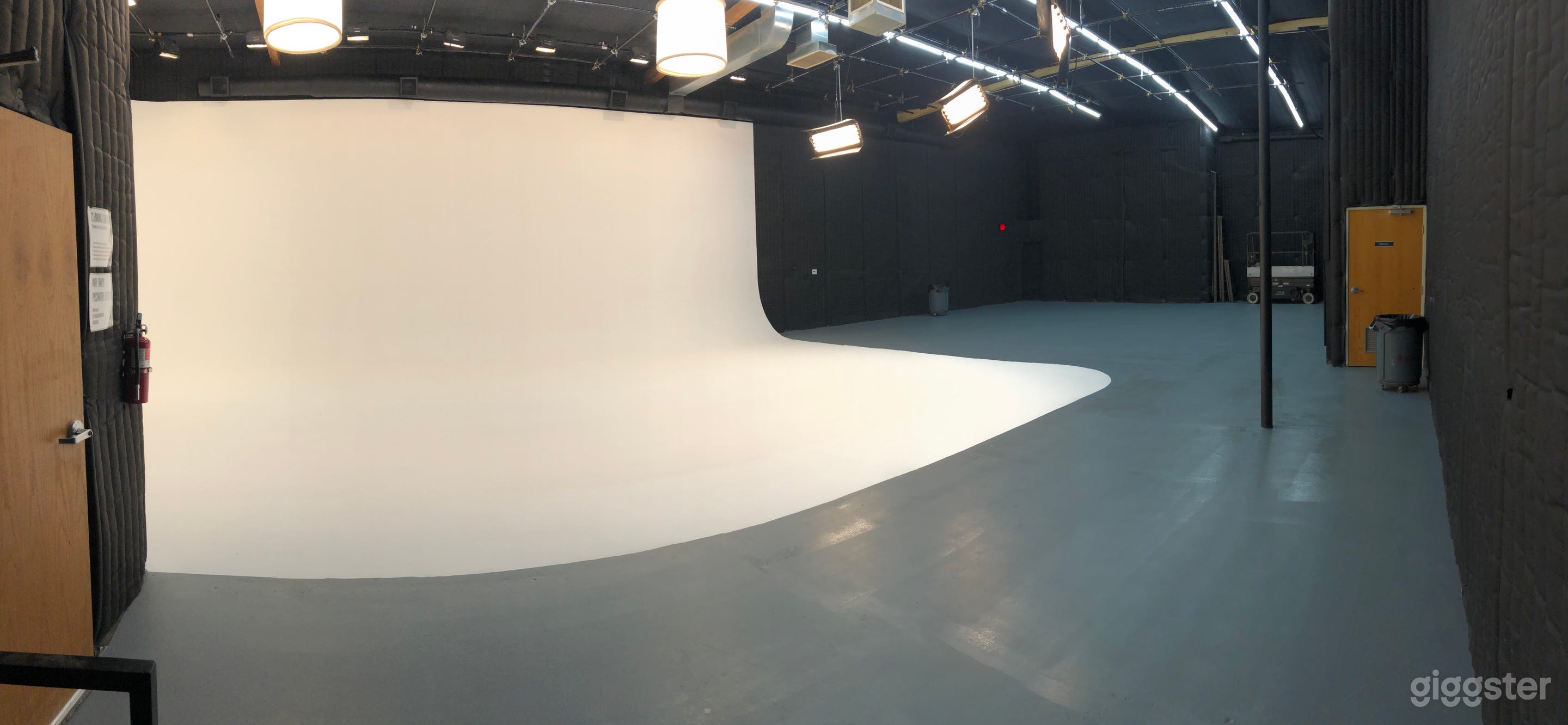 Soundproof Film Production Studio/Sound Stage Photo 2