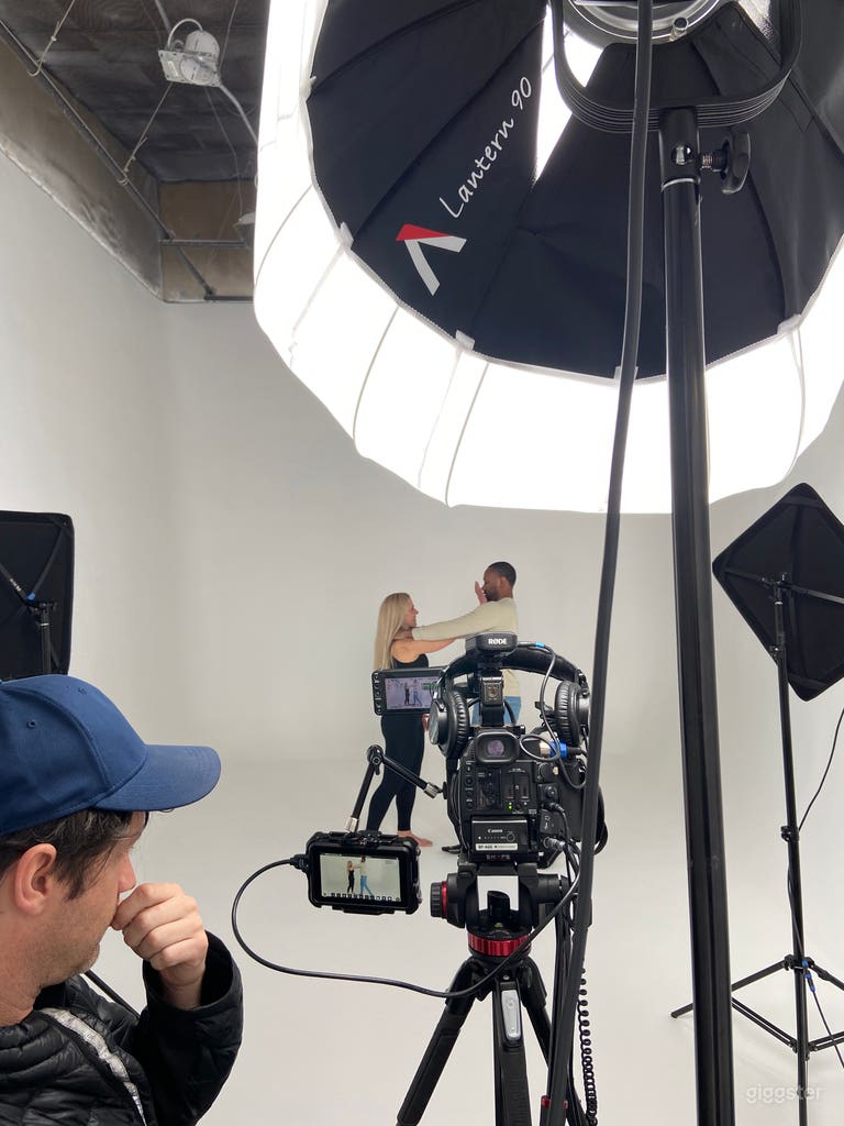  800 SQ FT Cyclorama Stage 