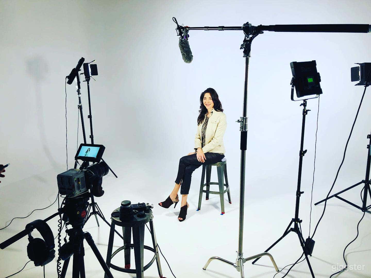 800 SQ FT Cyclorama Stage Photo 1