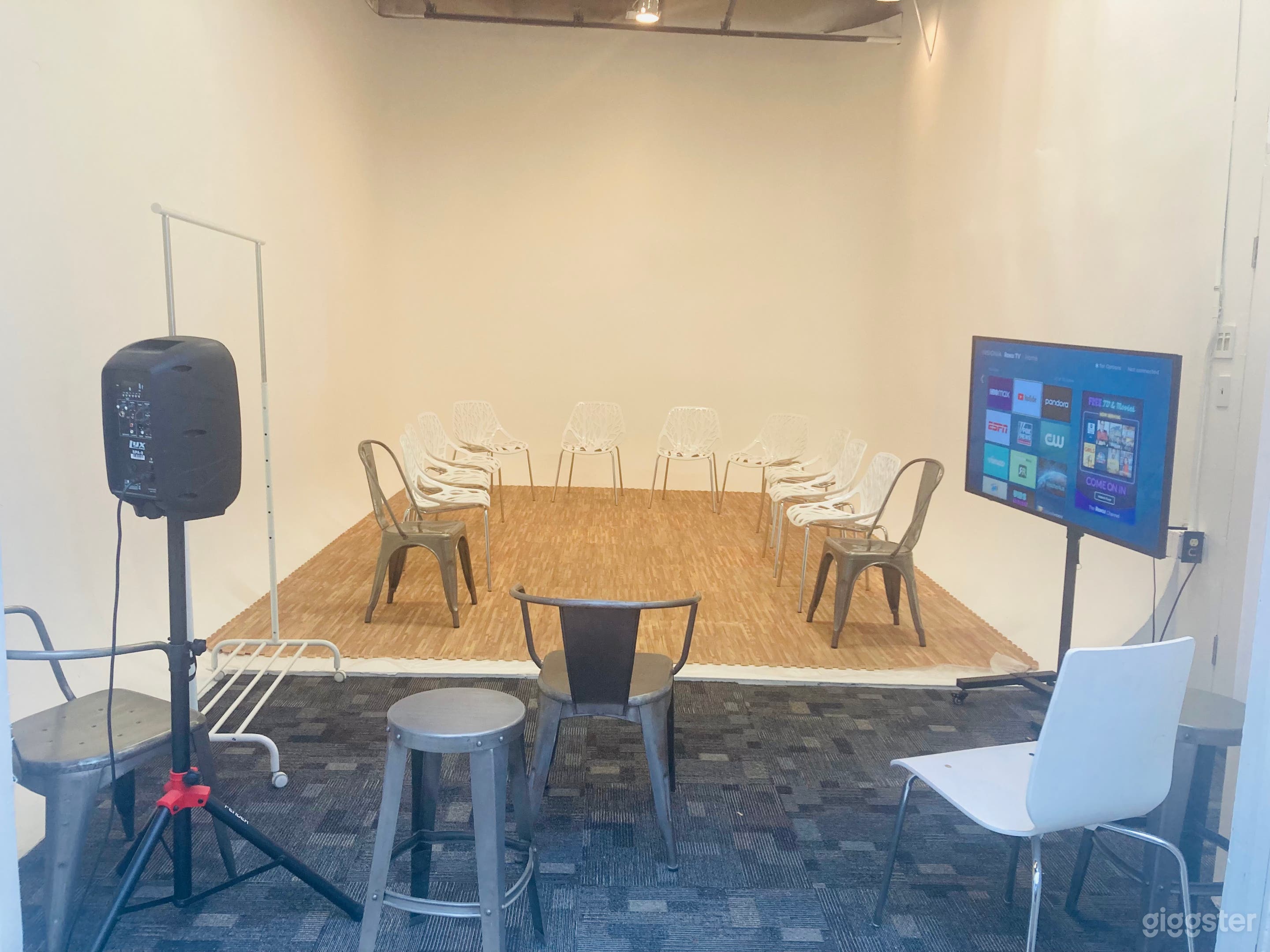 800 SQ FT Cyclorama Stage Photo 3