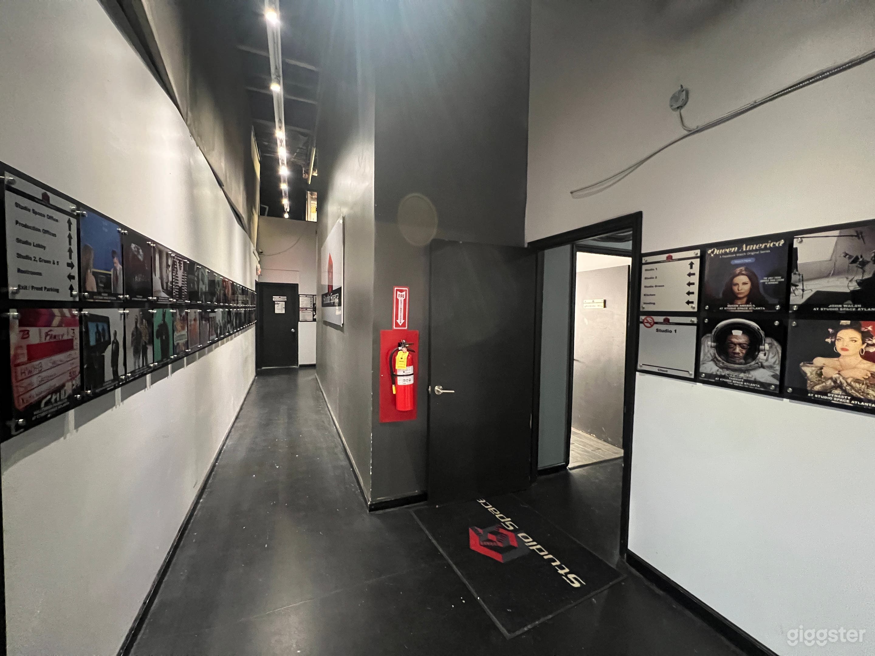 White Black Cyc Studio Space 1 MOS Photo 4