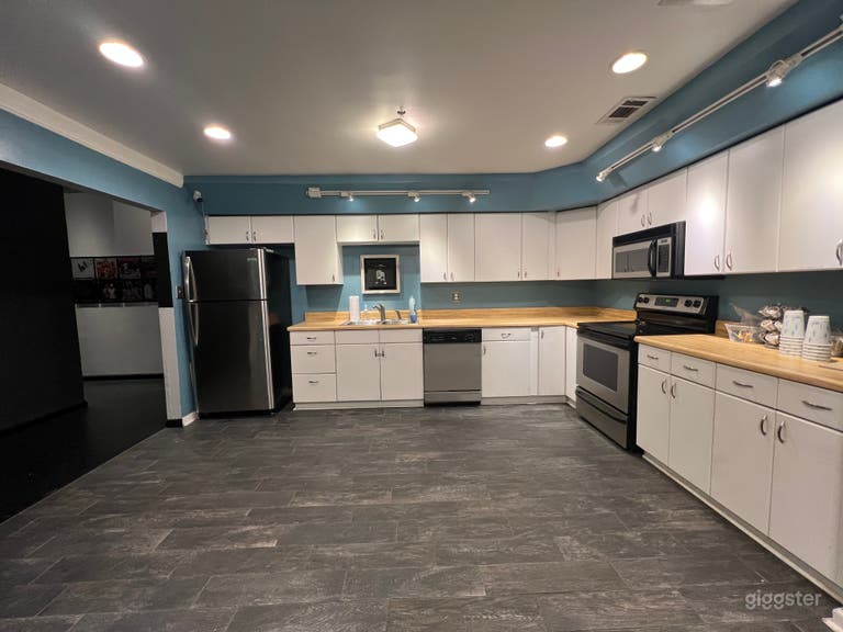  White Black Cyc Studio Space 1 MOS 