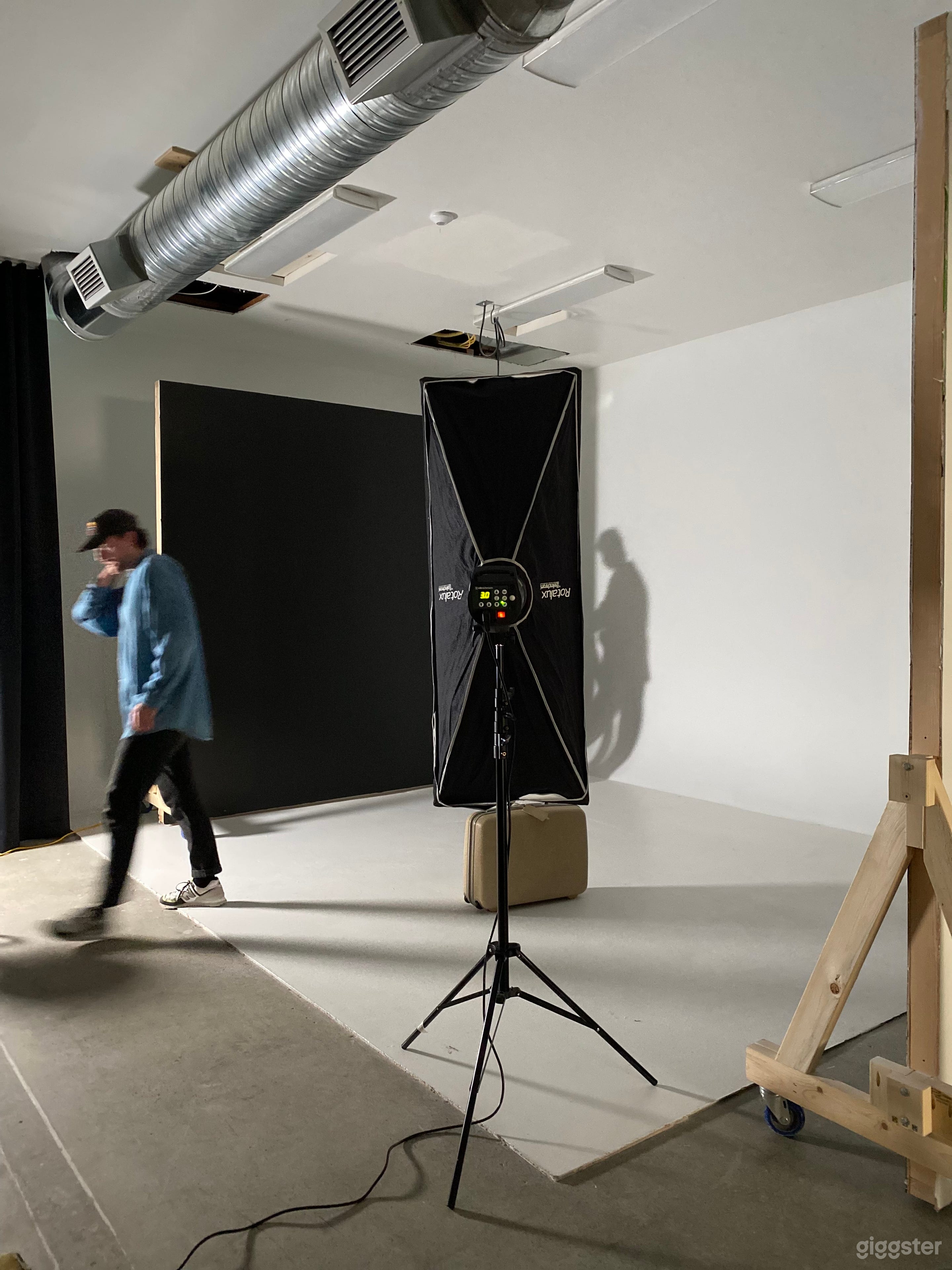 Backstage Studio in East Vancouver with Cyclone Wall Photo 4