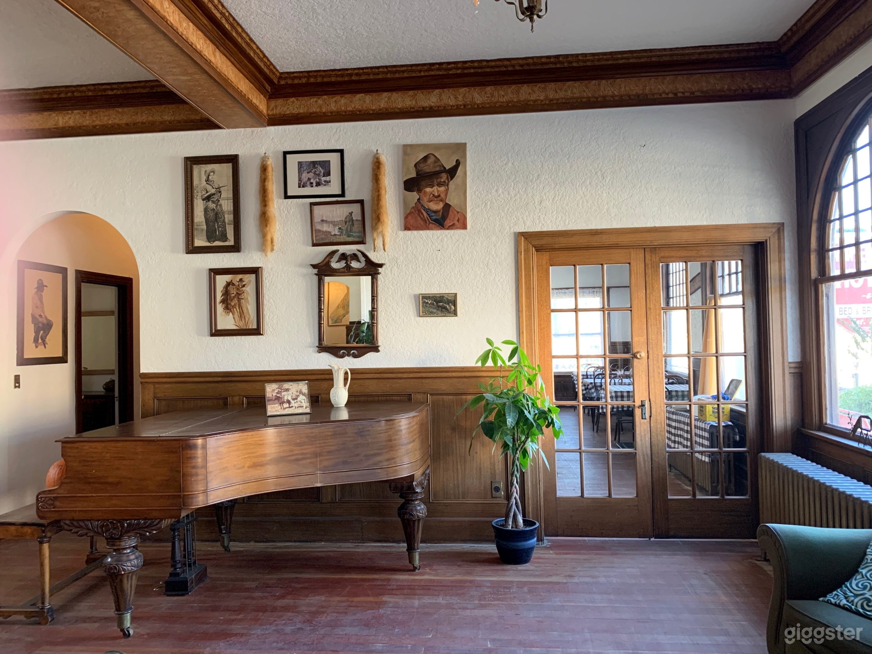 Historic Hotel Photo 3