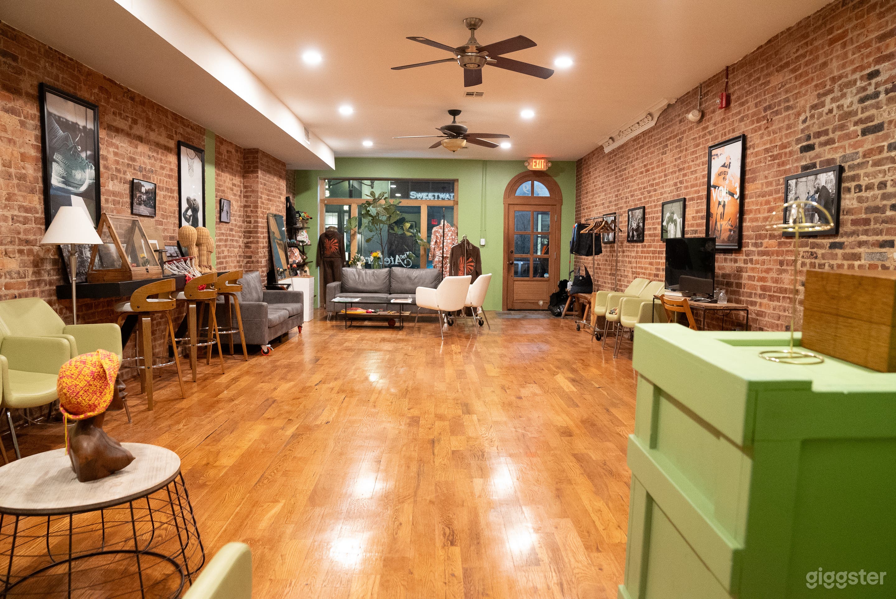 Stylish Multi-Purpose Creative Venue for Events & More Photo 2