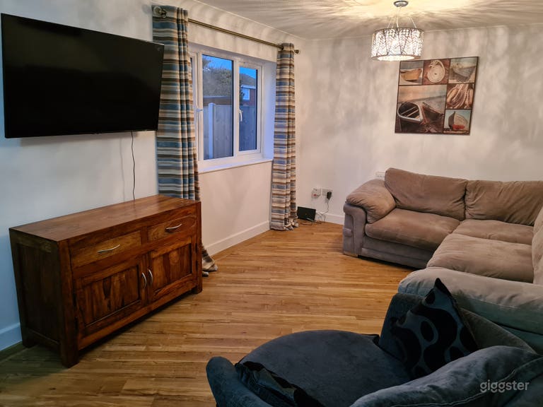 Homely lounge, furniture can be moved or suitable furniture used (provided by yourselves). Pictures can be changed. 