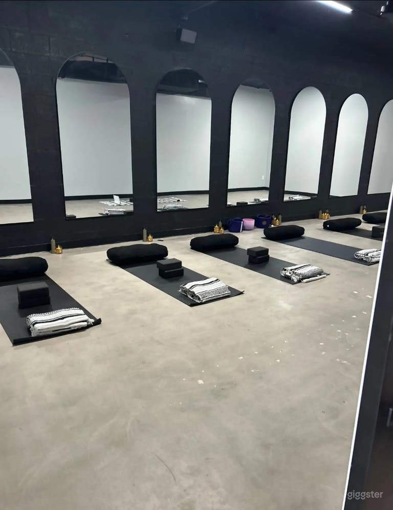  Un espace industriel moderne pour yoga ou danse 